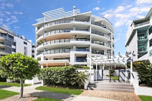 thumbnail: Front of property