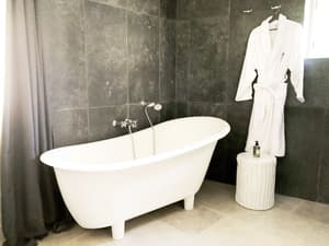 thumbnail: Deep soaking bathtub