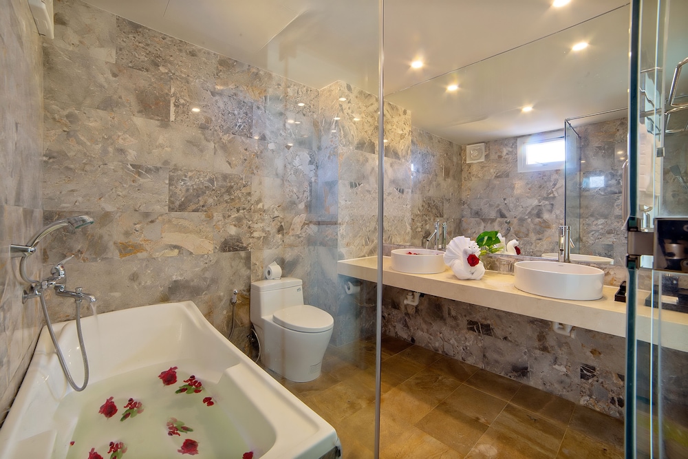 Jetted tub