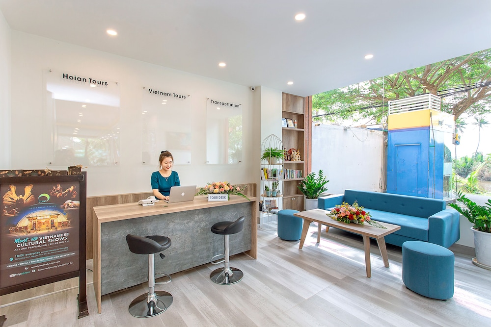 Concierge desk