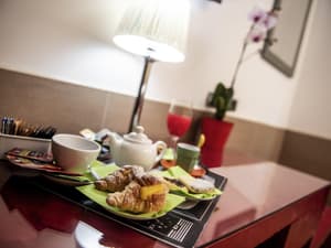 thumbnail: In-room business center