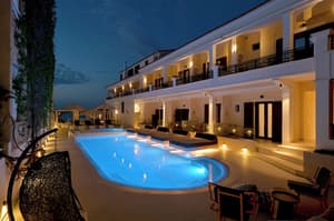 thumbnail: Outdoor pool