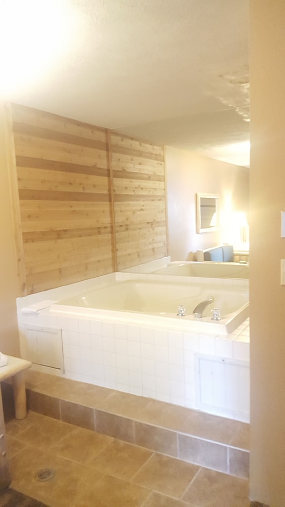 Jetted tub