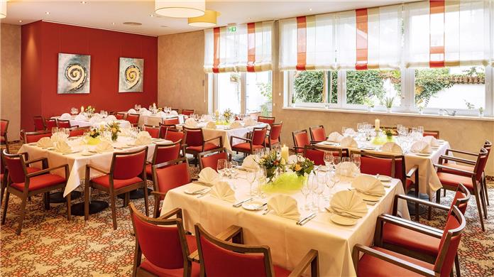 Dining,Dining Area,Restaurant,On-Site