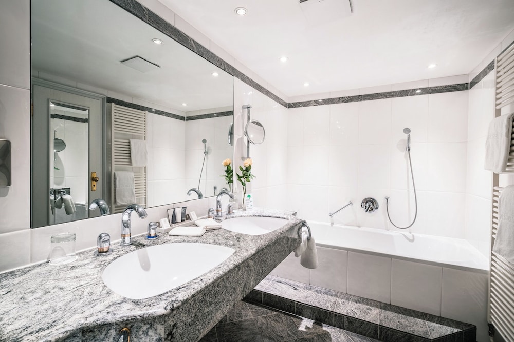 Bathroom sink