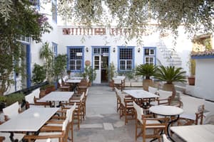 thumbnail: Outdoor dining