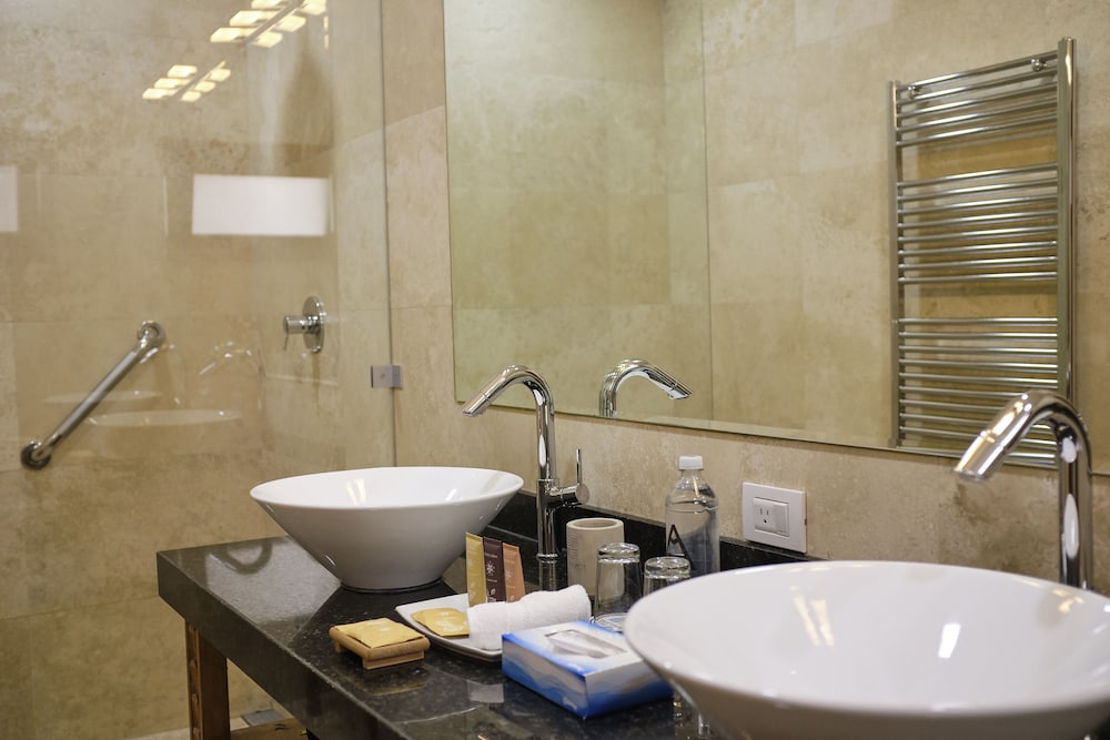 Bathroom sink