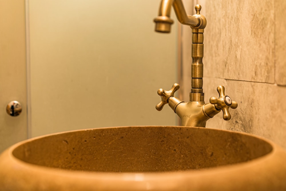 Bathroom sink