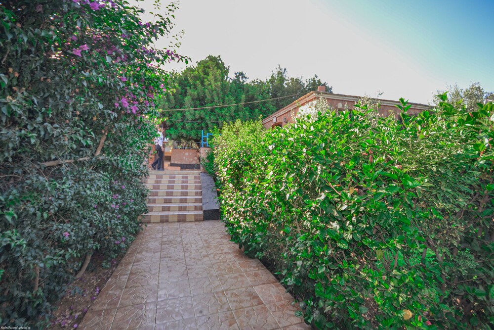 Check-in/check-out kiosk