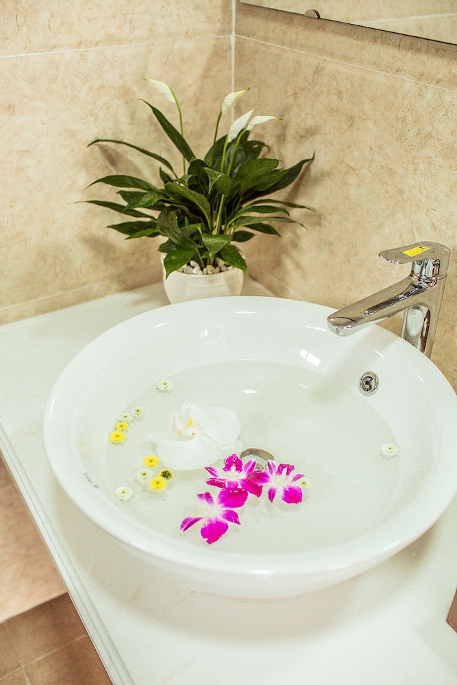 Bathroom sink