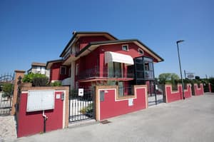thumbnail: Front of property