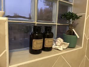 thumbnail: Bathroom amenities