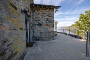 thumbnail: Exterior