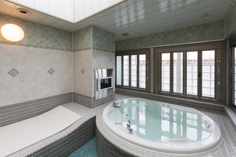Jetted tub