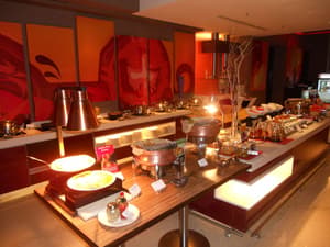 thumbnail: Family dining