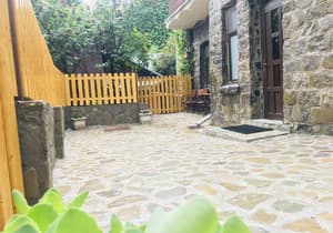 thumbnail: Front of property