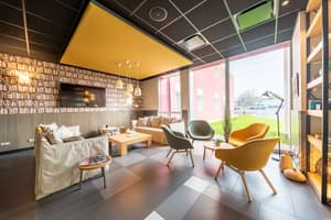 thumbnail: Bar (on property)