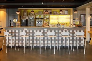 thumbnail: Bar (on property)