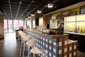 thumbnail: Bar (on property)