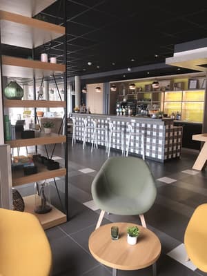 thumbnail: Bar (on property)