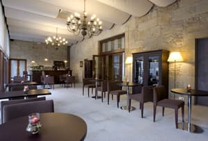 thumbnail: Bar (on property)