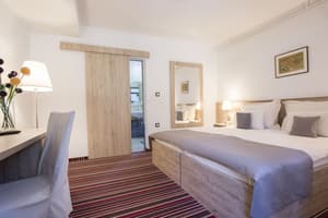 thumbnail: Interior entrance