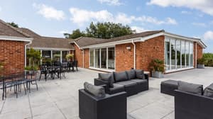 thumbnail: Outdoor dining