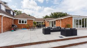 thumbnail: Outdoor dining