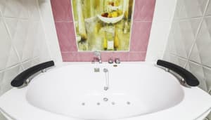 thumbnail: Deep soaking bathtub