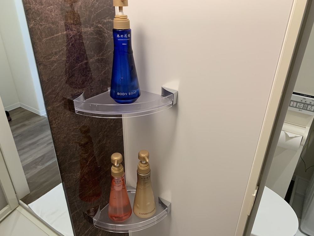 Bathroom amenities