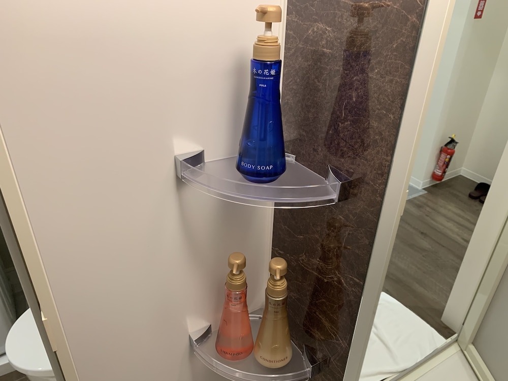 Bathroom amenities