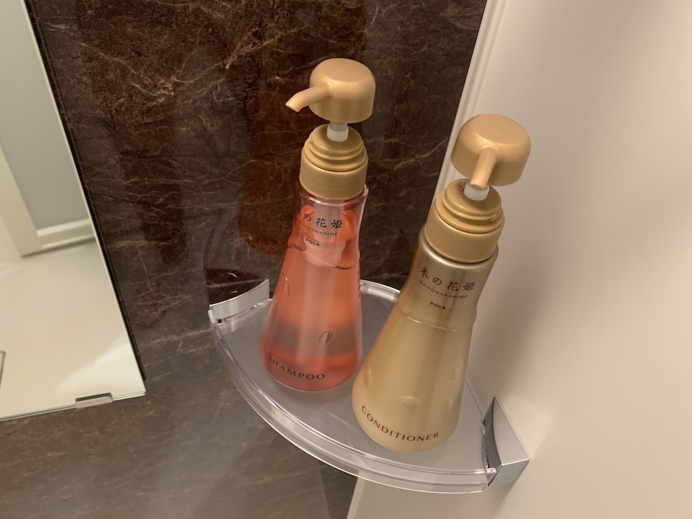 Bathroom amenities