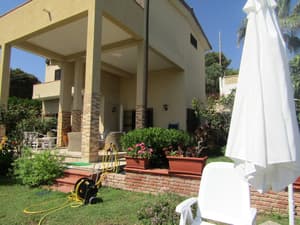 thumbnail: Exterior