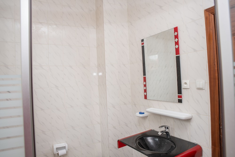 Bathroom sink