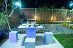 thumbnail: Outdoor dining