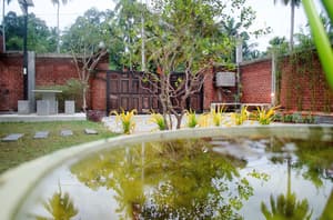 thumbnail: Property grounds