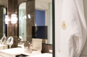 thumbnail: Interior entrance
