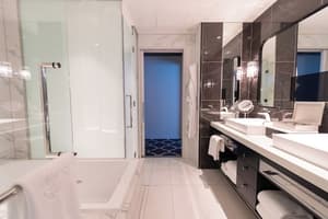 thumbnail: Interior entrance