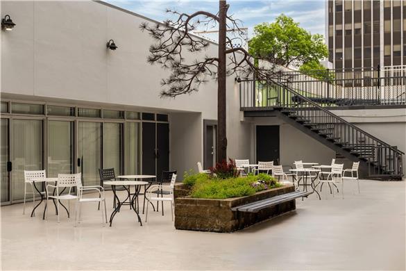 English/Irish Cuisine,Outdoor/Exterior,Courtyard