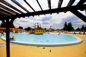 thumbnail: Outdoor pool