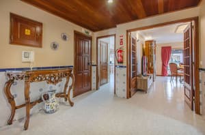 thumbnail: Interior