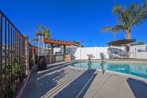 thumbnail: Front of property