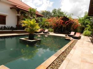 thumbnail: Front of property