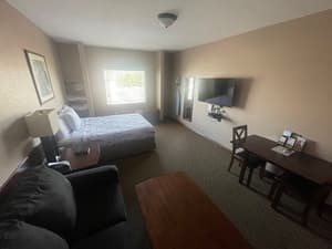 thumbnail: Standard Queen Room