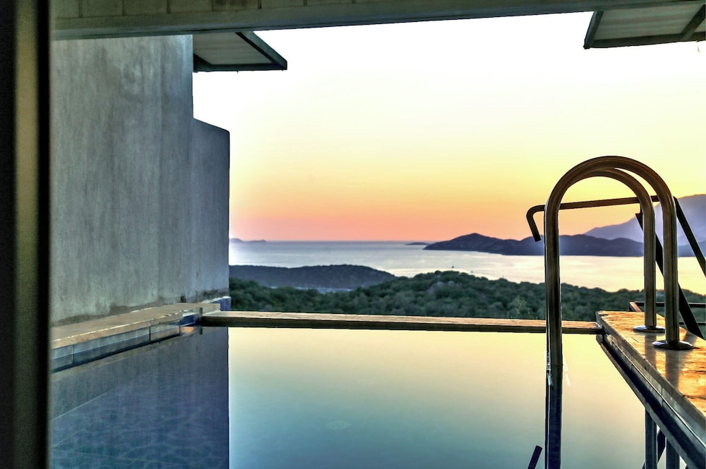 Private pool