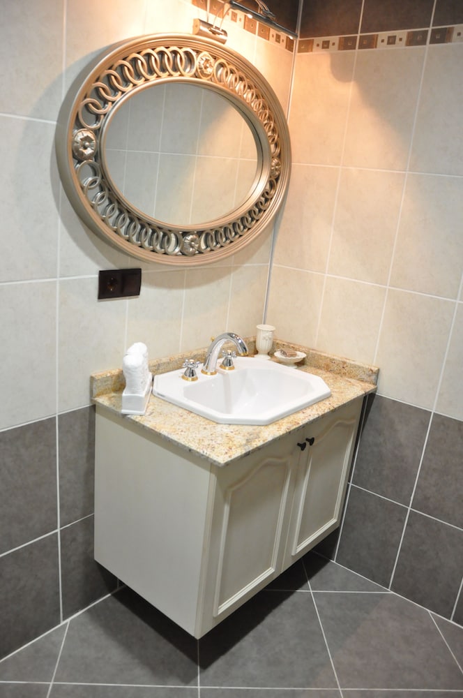 Bathroom sink