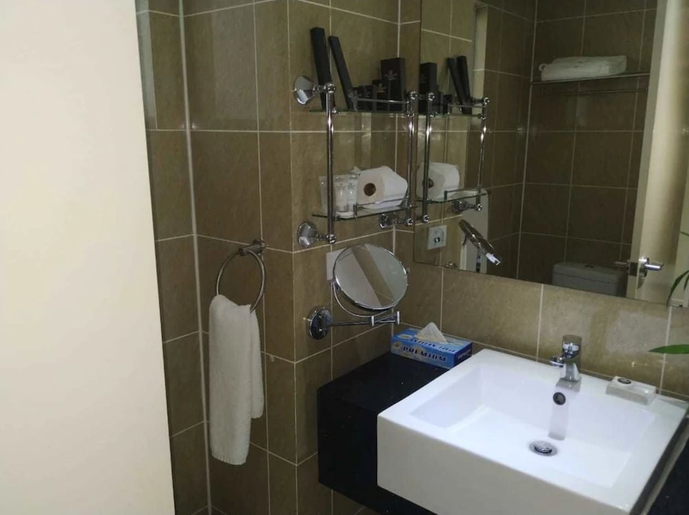 Bathroom sink