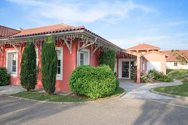 On-Site,Outdoor/Exterior,Exterior View of Building