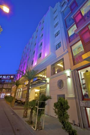 thumbnail: Front of property - evening/night