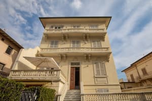 thumbnail: Front of property